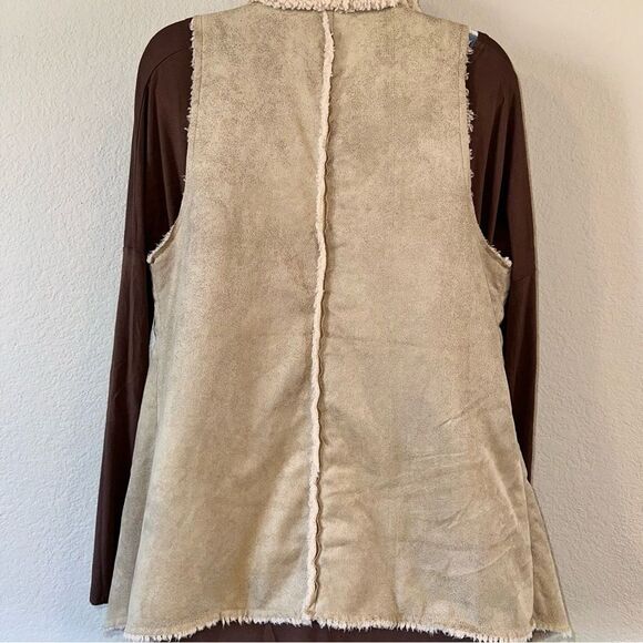 Boutique Faux Suede and Shearling Vest - Picture 7 of 9